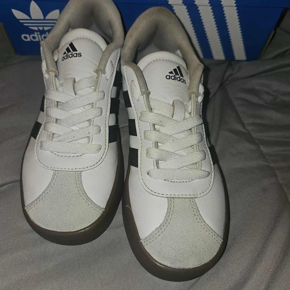 Adidas Kids White and Black Sneakers with Brown Sole - Picture 2 of 7